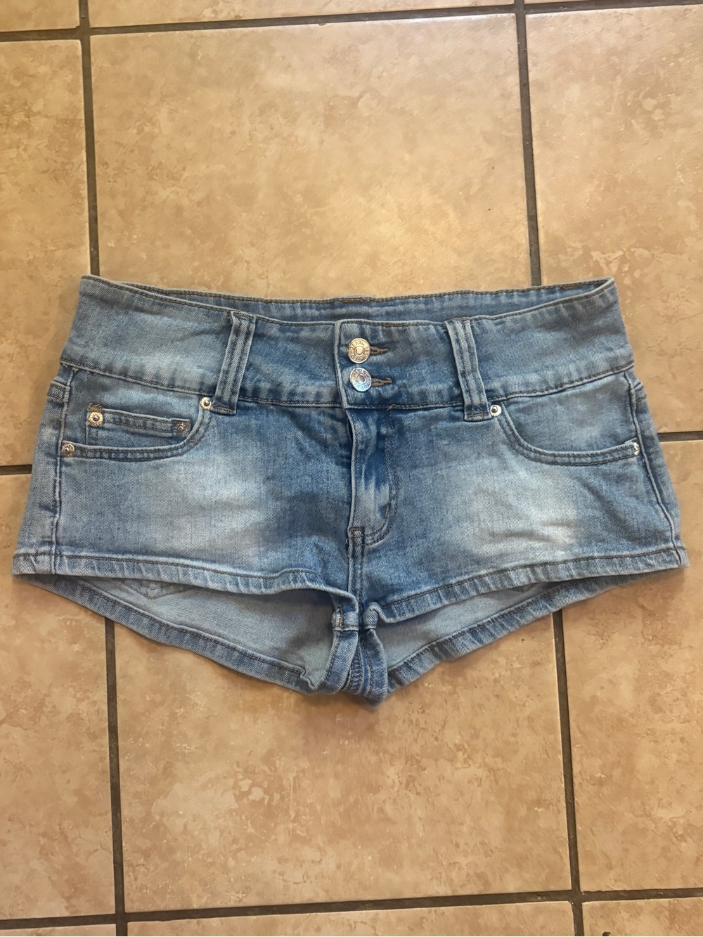 Edikted Light Blue Washed Denim Shortie